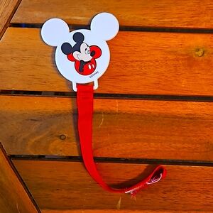 Mickey paci clip